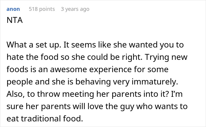 User comment explaining frustration with setup while ordering fried pork intestine, highlighting trying new foods and family meeting mention. User comment explaining frustration with setup while ordering fried pork intestine, highlighting trying new foods and family meeting mention.