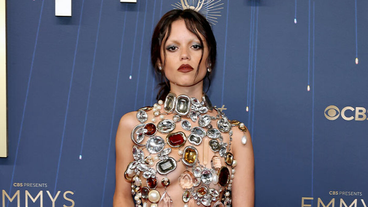 Jenna Ortega at the Emmy Awards wearing a viral outfit, with her stylist revealing the star's request after pain.