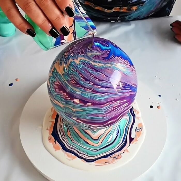 I Turn Any Vase Into Art, And Here Are My Fun & Easy Acrylic Pouring Ideas