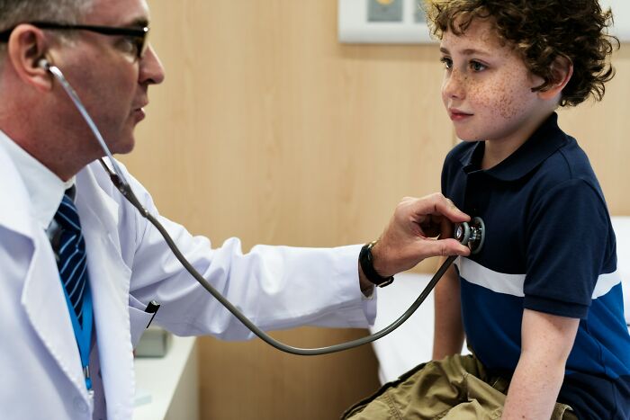 43 Doctors Share The Wildest Cases That Made Them Say “How Are You Still Alive?”