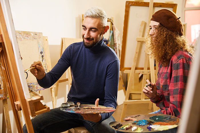 Young man and woman in an art class, with guy convinced they took the class together while she has no memory of it. Young man and woman in an art class, with guy convinced they took the class together while she has no memory of it.