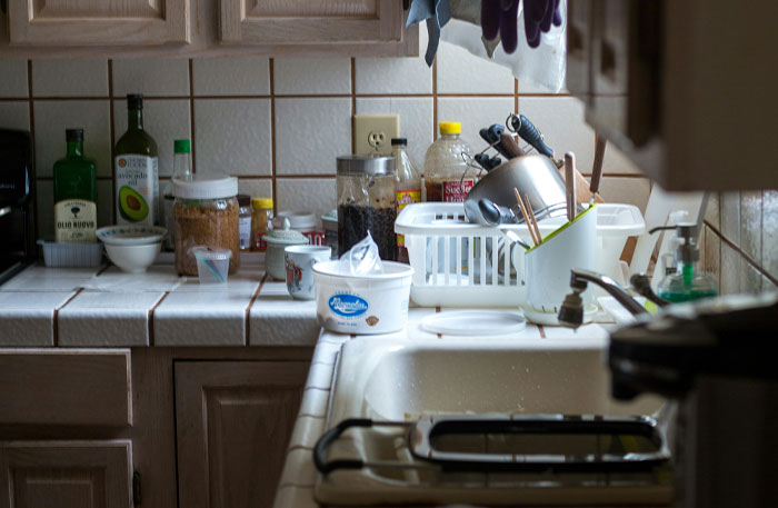 “3rd Date She Soiled Her Pants”: 47 Times People Couldn’t Believe How Gross Their Partners Were Being