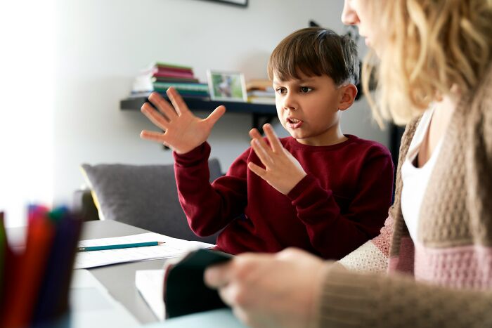 42 Parents Reveal Weird Life Hacks They Rely On To Keep Their Kids Happy And Behaving