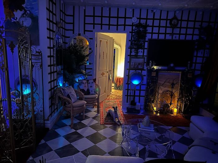 NYC apartment decorated with vintage furniture and blue lighting, inspired by Titanic movie set by New York model. NYC apartment decorated with vintage furniture and blue lighting, inspired by Titanic movie set by New York model.