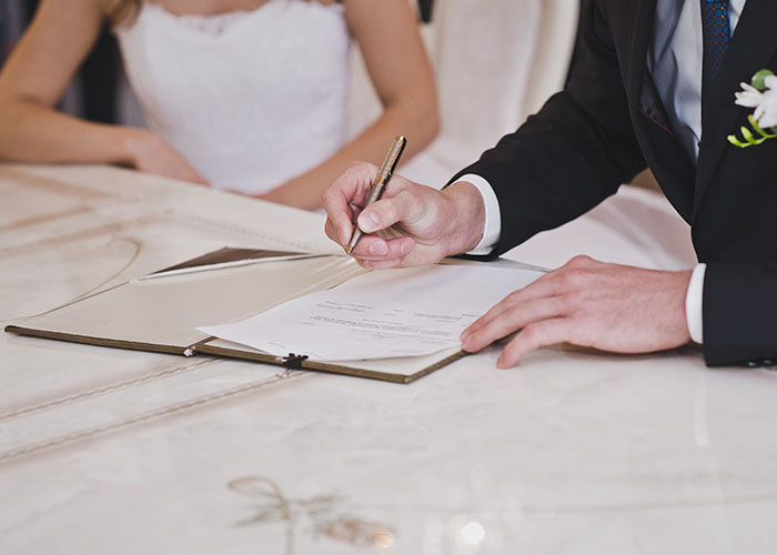 44 People Spilled Their True Feelings About Weddings, And They're Ruthless