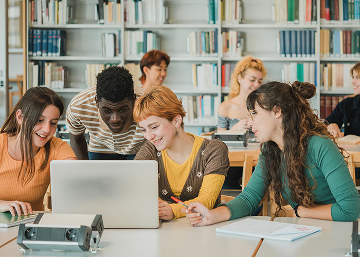 Parents Remember Their Least Favorite Kid After 18 Years When Golden Child Didn’t Achieve Anything Parents Remember Their Least Favorite Kid After 18 Years When Golden Child Didn’t Achieve Anything