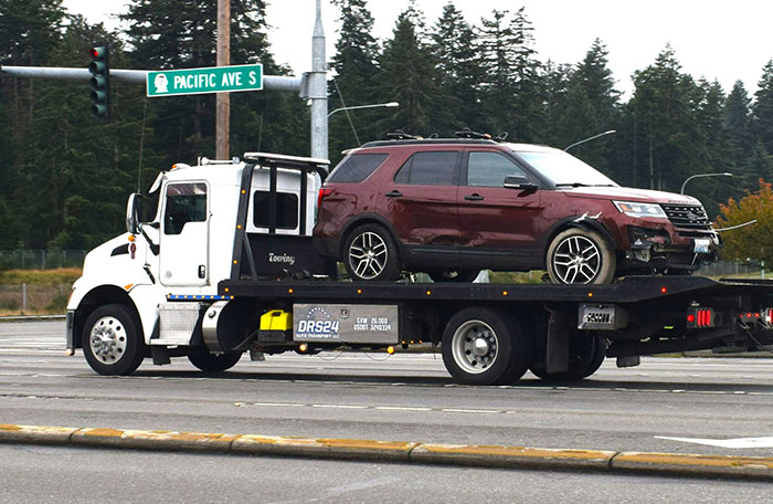 Guy Tells Neighbor To Park In The Street While His Guests Use Her Driveway, Gets Costly Reality Check Guy Tells Neighbor To Park In The Street While His Guests Use Her Driveway, Gets Costly Reality Check