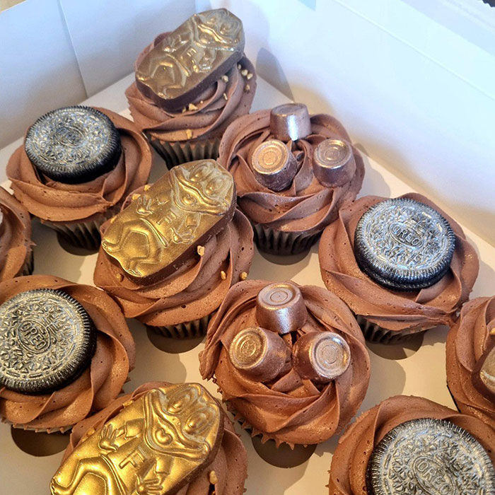 Mom Spends Hours Baking Cupcakes For Son’s Birthday, Is Furious After School's Reaction Mom Spends Hours Baking Cupcakes For Son’s Birthday, Is Furious After School's Reaction