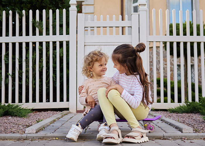 Eldest Daughter Raises 7 Siblings And Doesn’t Even Get A ‘Thank You’, Refuses To Share Her Wealth Eldest Daughter Raises 7 Siblings And Doesn’t Even Get A ‘Thank You’, Refuses To Share Her Wealth