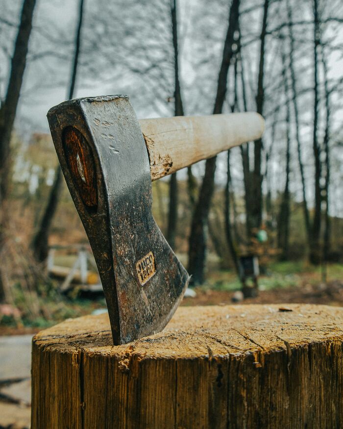 Woman Attacks Sleeping Boyfriend With Hatchet And Then Smiles For The Mugshot Woman Attacks Sleeping Boyfriend With Hatchet And Then Smiles For The Mugshot