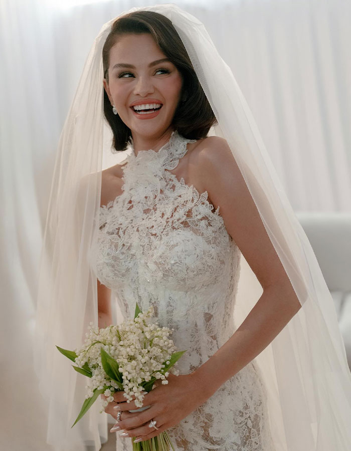 “Poor Bieber”: Selena Gomez’s Wedding Photo Dump Has Everyone Talking “Poor Bieber”: Selena Gomez’s Wedding Photo Dump Has Everyone Talking