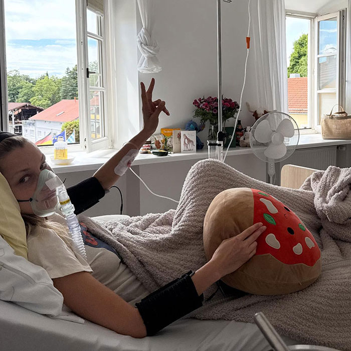 Patient resting in hospital bed with oxygen mask and blankets, fans stunned by Bella Hadid Victoria’s Secret angel wings weight reveal Patient resting in hospital bed with oxygen mask and blankets, fans stunned by Bella Hadid Victoria’s Secret angel wings weight reveal