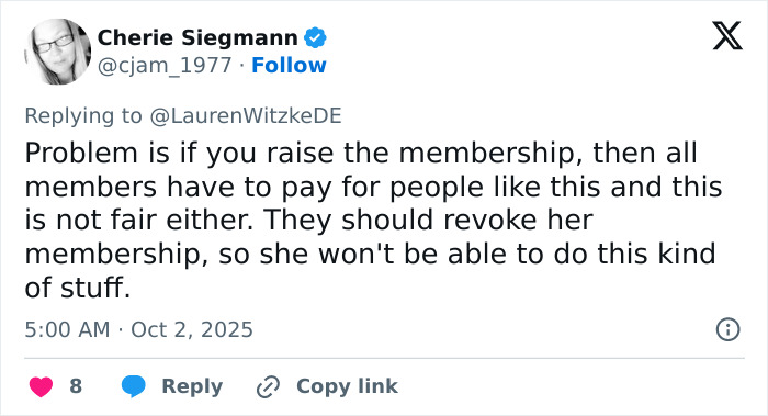"What Is Wrong With People?": Footage Of Woman's Soda Refill Rampage Sparks All Sorts Of Reactions "What Is Wrong With People?": Footage Of Woman's Soda Refill Rampage Sparks All Sorts Of Reactions