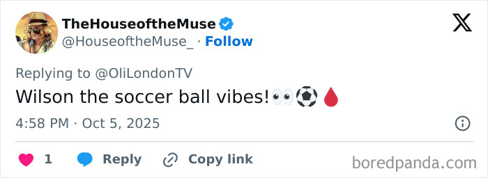 Tweet from TheHouseoftheMuse commenting on a celebrity look at Paris Fashion Week 2025 with a soccer ball reference and emojis. Tweet from TheHouseoftheMuse commenting on a celebrity look at Paris Fashion Week 2025 with a soccer ball reference and emojis.