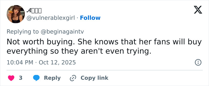 Screenshot of a fan's viral post mocking Taylor Swiftâs $40 Life Of A Showgirl hairbrush as not worth purchasing. Screenshot of a fan's viral post mocking Taylor Swiftâs $40 Life Of A Showgirl hairbrush as not worth purchasing.