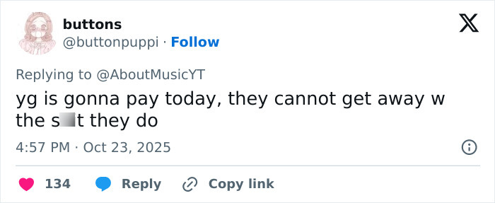 Screenshot of a tweet discussing K-Pop icon Park Bom and her drastic plastic surgery transformation reasons. Screenshot of a tweet discussing K-Pop icon Park Bom and her drastic plastic surgery transformation reasons.