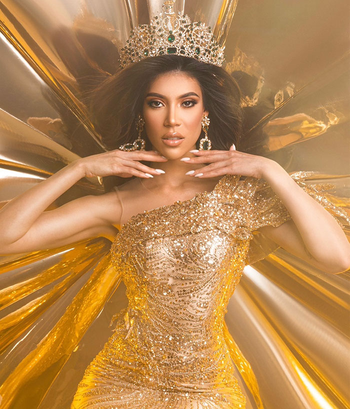 Miss Panama in a sparkling gold gown and crown, posing gracefully during an onstage moment in a beauty pageant. Miss Panama in a sparkling gold gown and crown, posing gracefully during an onstage moment in a beauty pageant.