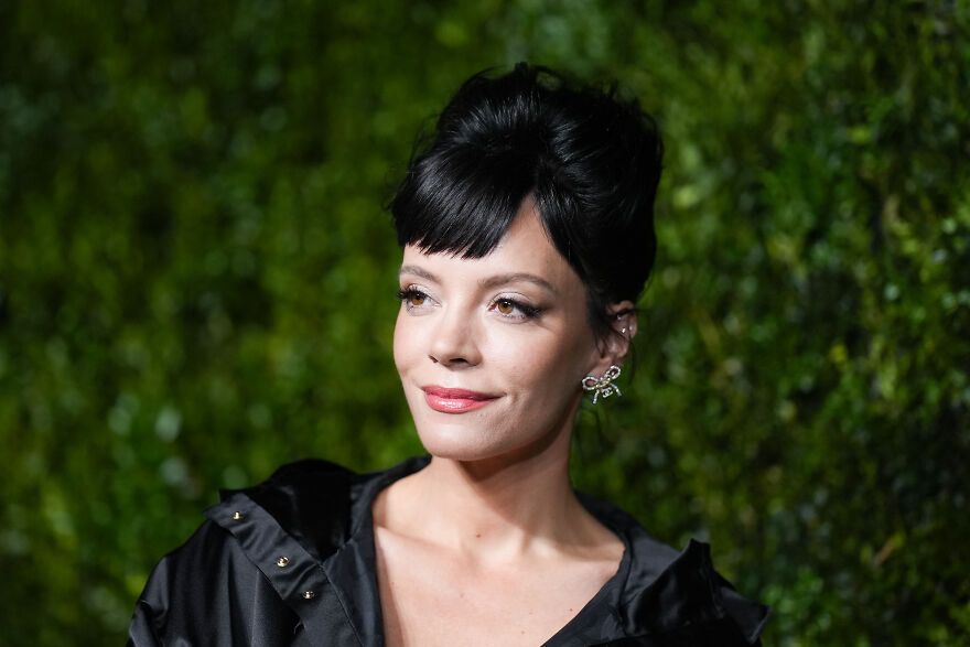 Lily Allen posing outdoors at night with styled black hair and elegant earrings, representing nepo babies in Hollywood’s new generation. Lily Allen posing outdoors at night with styled black hair and elegant earrings, representing nepo babies in Hollywood’s new generation.