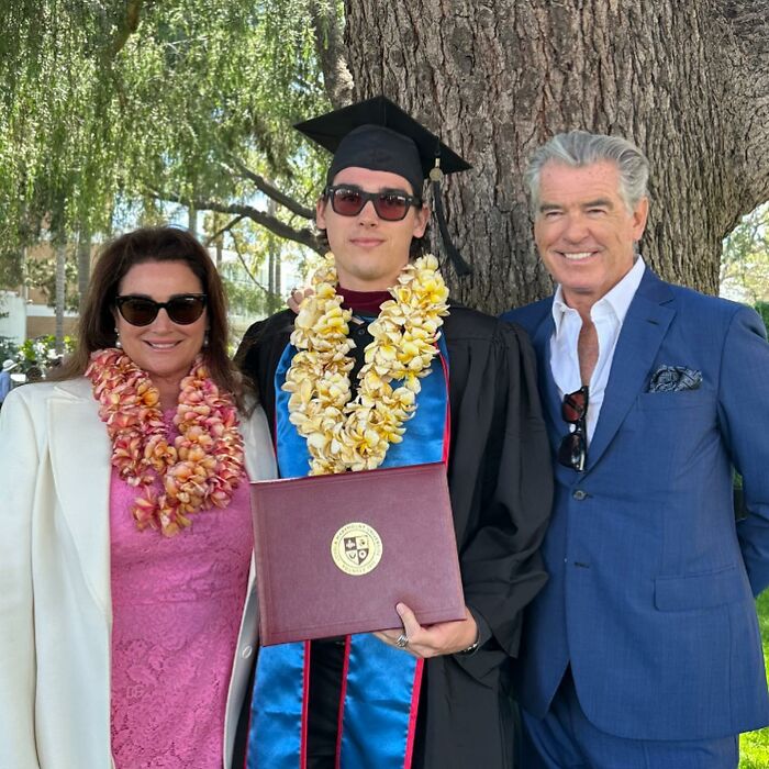 Pierce Brosnan's wife wearing sunglasses and a white coat, showing off a slimmer-than-ever frame at 62. Pierce Brosnan's wife wearing sunglasses and a white coat, showing off a slimmer-than-ever frame at 62.