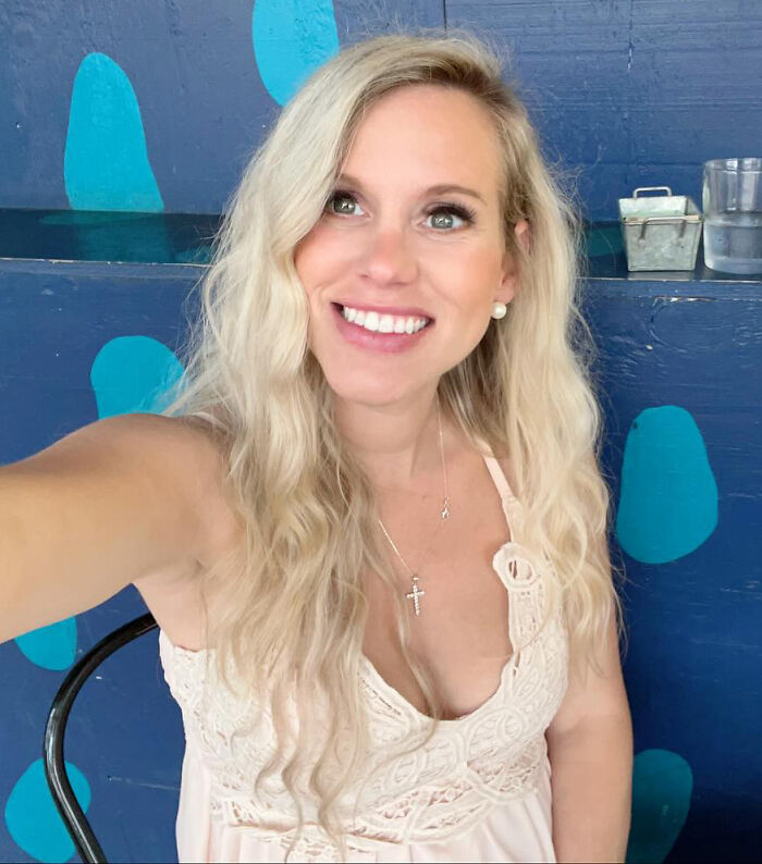 "What Is Wrong With People?": Footage Of Woman's Soda Refill Rampage Sparks All Sorts Of Reactions "What Is Wrong With People?": Footage Of Woman's Soda Refill Rampage Sparks All Sorts Of Reactions