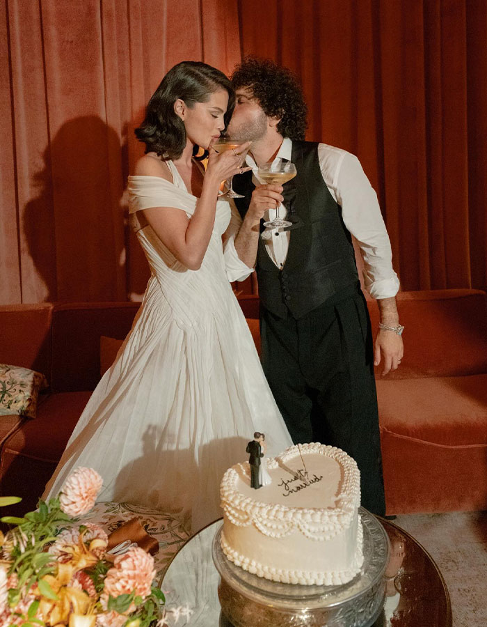 “Poor Bieber”: Selena Gomez’s Wedding Photo Dump Has Everyone Talking “Poor Bieber”: Selena Gomez’s Wedding Photo Dump Has Everyone Talking