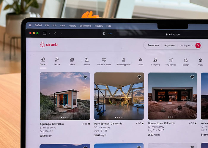 Laptop screen showing rental house listings on Airbnb, related to family rushing out after disturbing discovery. Laptop screen showing rental house listings on Airbnb, related to family rushing out after disturbing discovery.