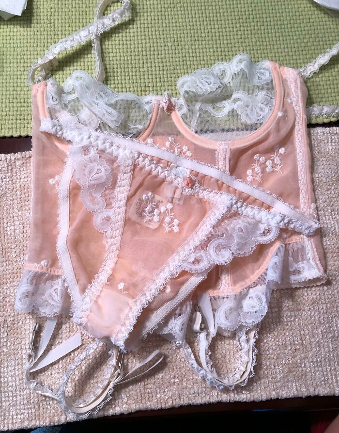 Vintage peach lingerie set with white lace details, a perfect thrift store jackpot find for lucky shoppers.