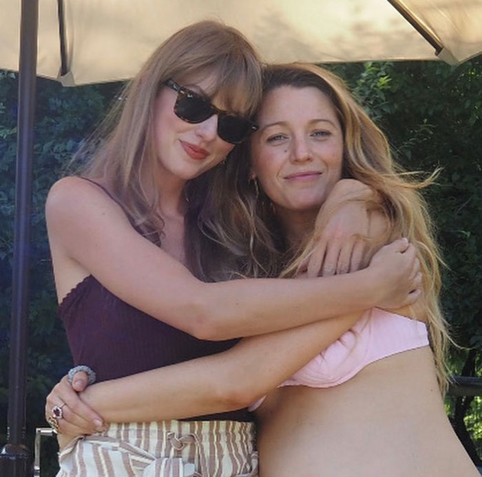 Taylor Swift fans emotional as friend behind Ruin The Friendship revealed, causing surprise and tears among followers. Taylor Swift fans emotional as friend behind Ruin The Friendship revealed, causing surprise and tears among followers.