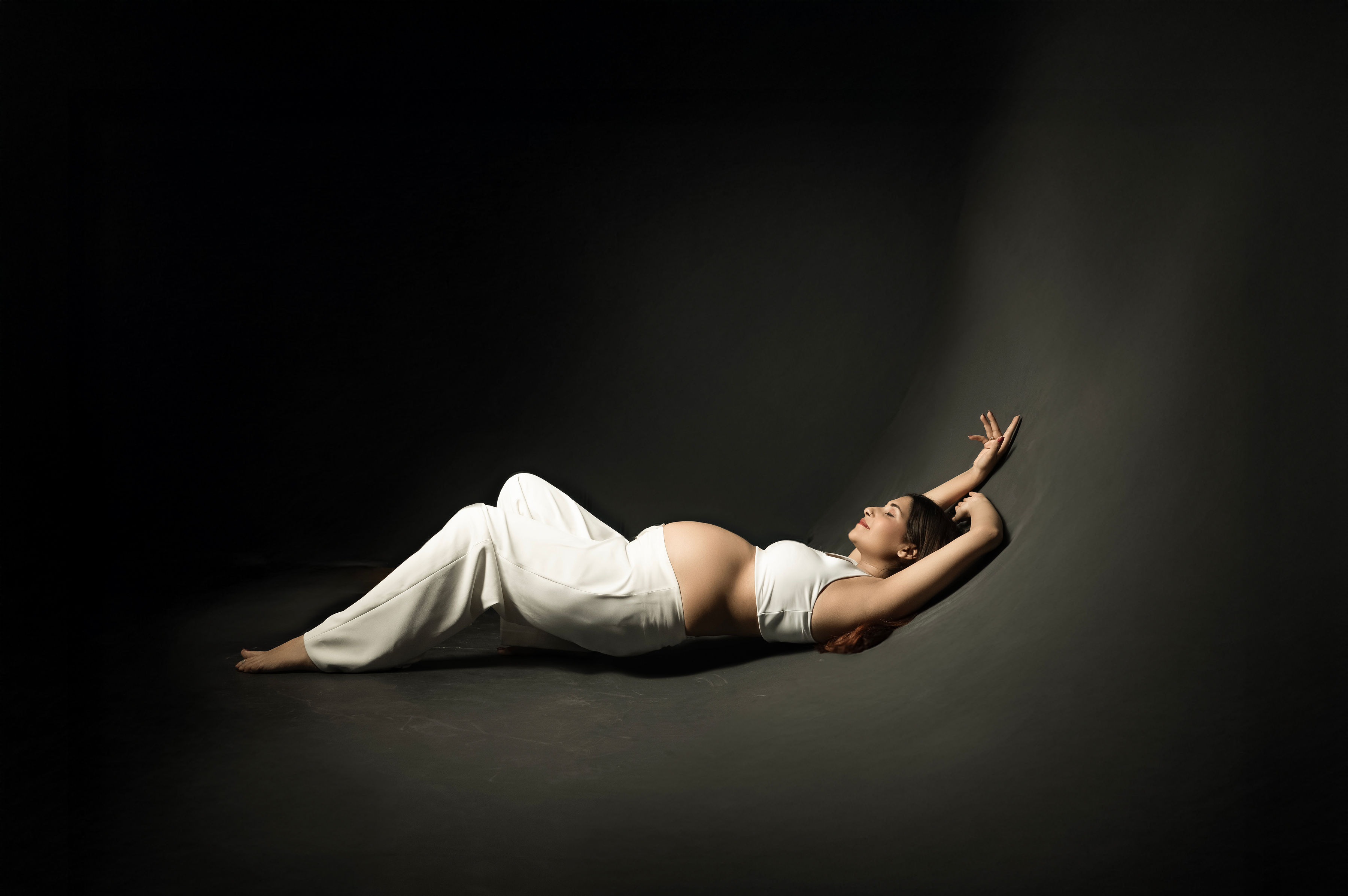 📸 Top 10 Maternity Photoshoot Poses That Always Work