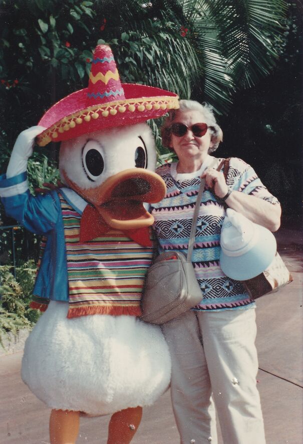 Mom-disney-1989-68ed23f850ebd.jpg