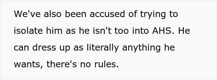 Text discussing a guy feeling uncomfortable with his girlfriend’s friends’ Halloween costume, highlighting masculinity so fragile. Text discussing a guy feeling uncomfortable with his girlfriend’s friends’ Halloween costume, highlighting masculinity so fragile.