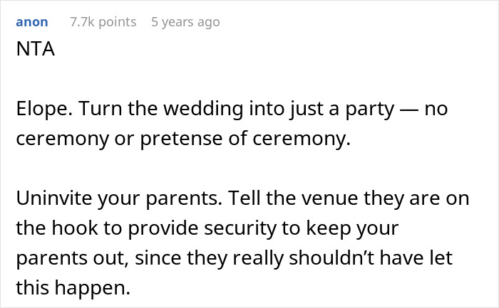 Screenshot of an online comment discussing a couple’s wedding sabotage by parents days before the ceremony.