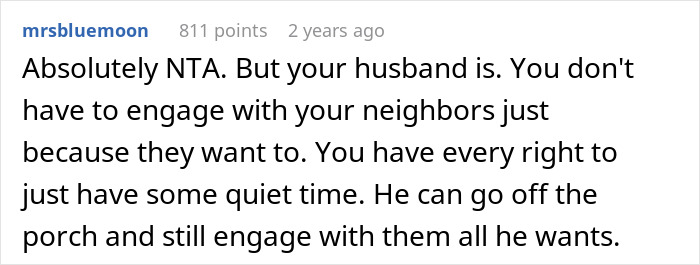 Reddit comment discussing a mom of 3 using a privacy sheet to avoid talkative neighbors, husband says she’s rude.