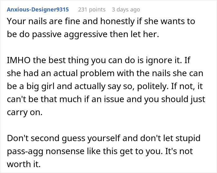 Comment text discussing bridesmaid doing her nails before wedding and bride’s reaction in online post. Comment text discussing bridesmaid doing her nails before wedding and bride’s reaction in online post.