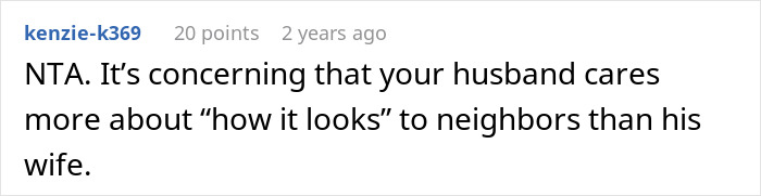 Screenshot of an online comment discussing a mom of 3 escaping talkative neighbors with a privacy sheet.