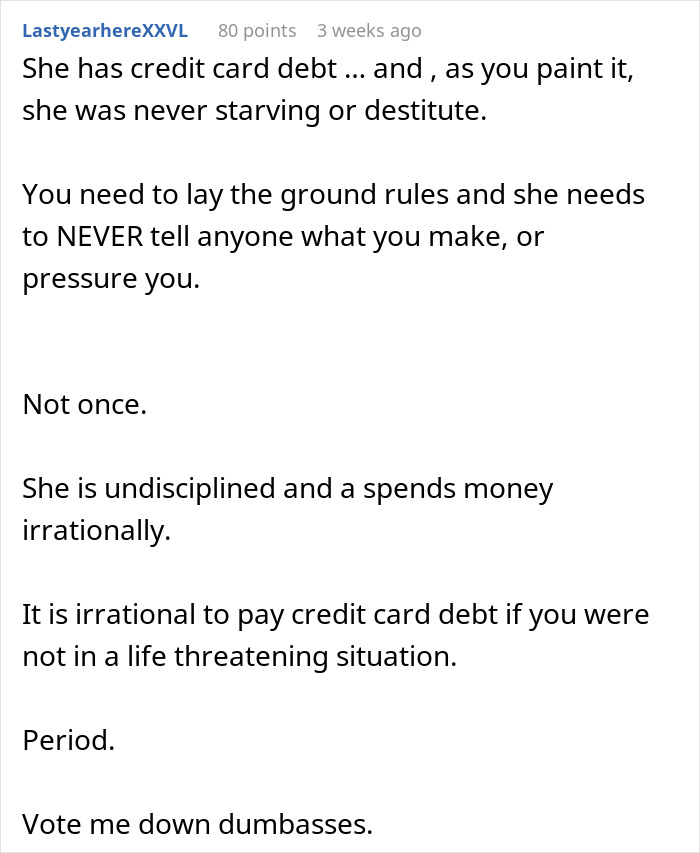 Text comment discussing a woman demanding combined income and accusations of selfishness with money between boyfriend and girlfriend. Text comment discussing a woman demanding combined income and accusations of selfishness with money between boyfriend and girlfriend.