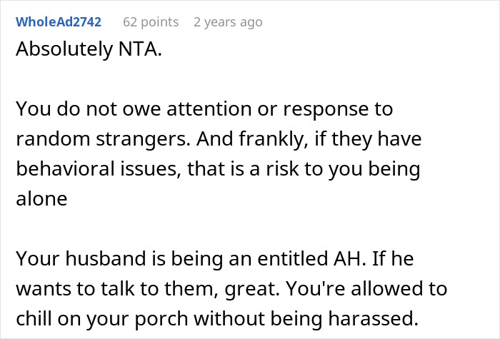 Screenshot of an online comment defending a mom escaping talkative neighbors using a privacy sheet. Screenshot of an online comment defending a mom escaping talkative neighbors using a privacy sheet.