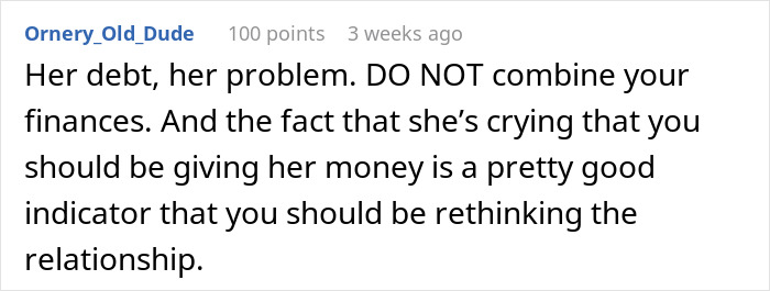 Screenshot of an online comment arguing against combining income in a relationship and advising to rethink the relationship. Screenshot of an online comment arguing against combining income in a relationship and advising to rethink the relationship.