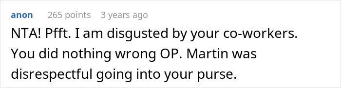 Screenshot of a comment condemning a coworker who snooped in a woman’s purse and faced consequences after she reported him. Screenshot of a comment condemning a coworker who snooped in a woman’s purse and faced consequences after she reported him.