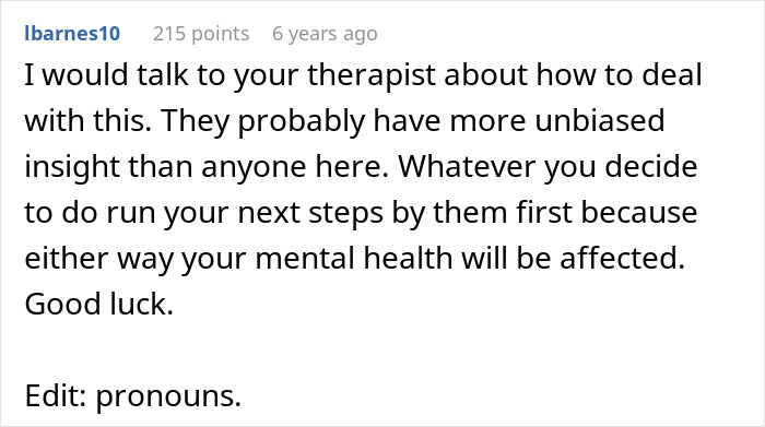 Screenshot of a Reddit comment advising to consult a therapist about dealing with mental health and relationship issues.