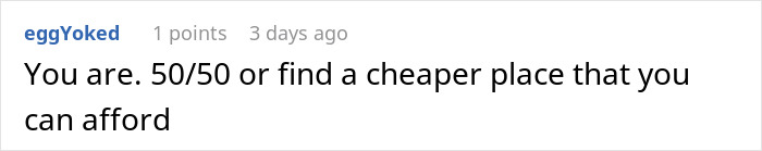 Red and blue text comments on a forum discussing a rich boyfriend demanding equal split rent and girlfriend refusing to pay. Red and blue text comments on a forum discussing a rich boyfriend demanding equal split rent and girlfriend refusing to pay.
