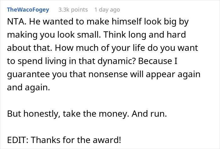 Reddit comment discussing boyfriend bragging about trip expenses and friends shocked by girlfriend’s reveal behind it.