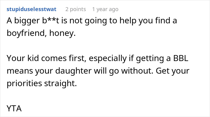 Reddit comment criticizing a single mom prioritizing plastic surgery over her child’s needs and expecting support. Reddit comment criticizing a single mom prioritizing plastic surgery over her child’s needs and expecting support.