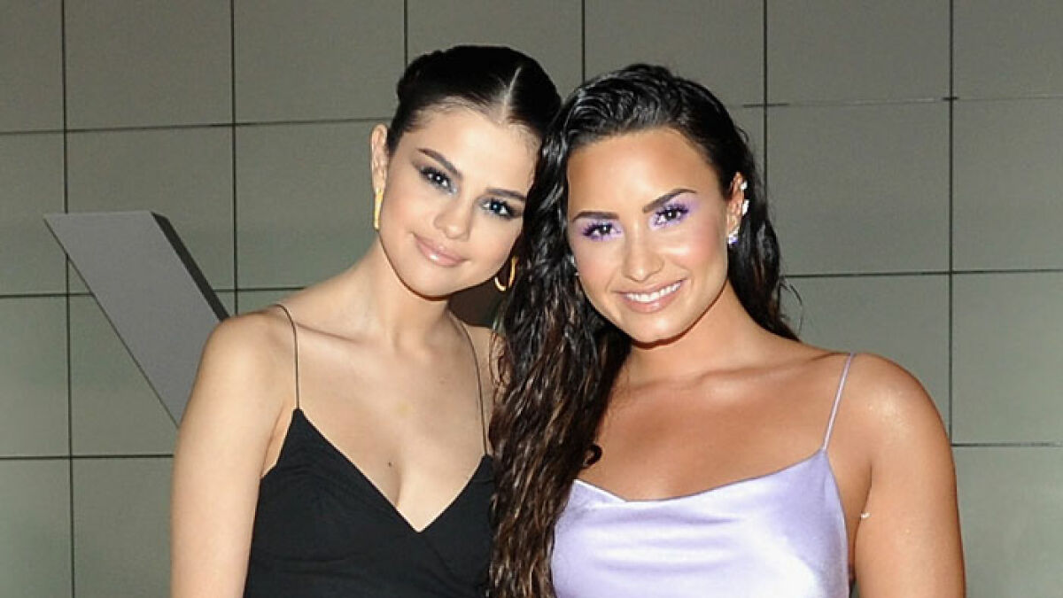 Two celebrity best friends smiling together at an event, representing a famous best friend duo with a dramatic breakup.