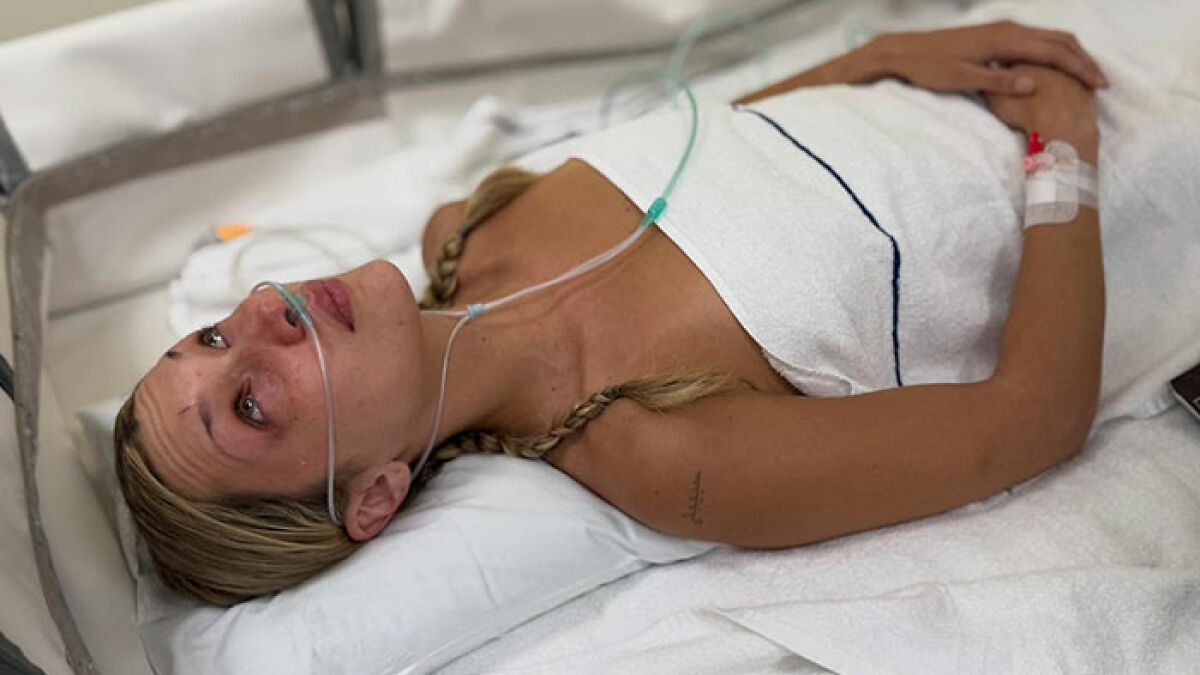 Victoriau2019s Secret model receiving oxygen in hospital bed, highlighting dark sides of modelu2019s health struggles.