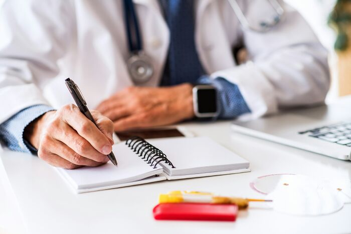 "Creepiest Thing I've Seen": 43 Doctors Share The Worst Things They've Witnessed On The Job