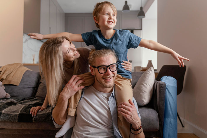 Man with girlfriend and her young son at home before conflict over secret invite of criminal ex leads to eviction. Man with girlfriend and her young son at home before conflict over secret invite of criminal ex leads to eviction.