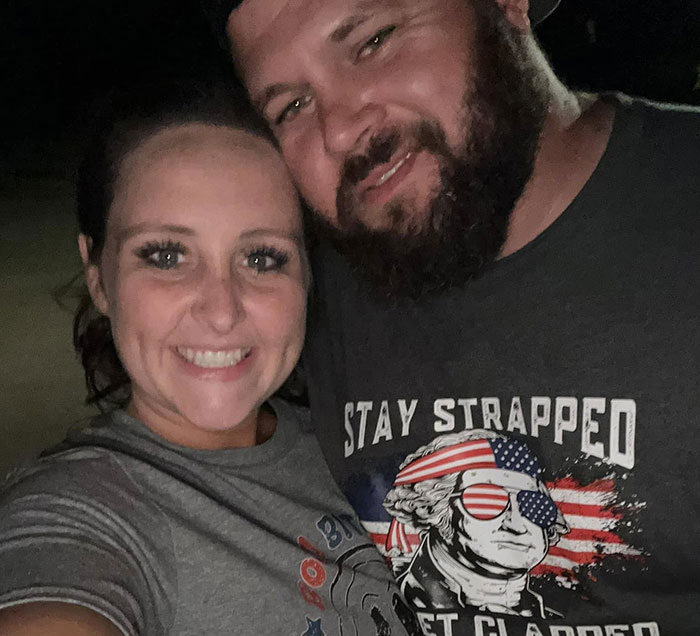 Smiling young mom with a man, sharing a close moment, highlighting impact of restaurant's brutal drink mistake.