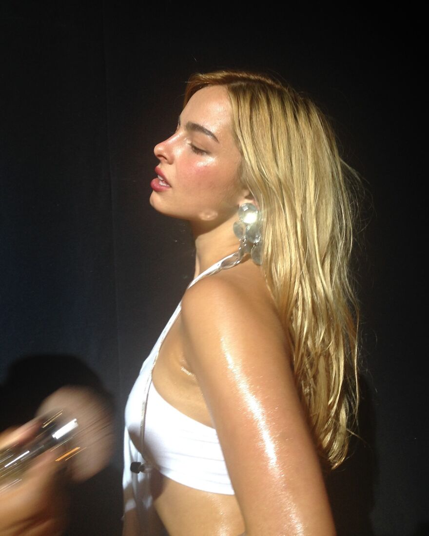 Addison Rae with glowing skin and blonde hair, showcasing her rising net worth and Hollywood entrepreneurial ambitions. Addison Rae with glowing skin and blonde hair, showcasing her rising net worth and Hollywood entrepreneurial ambitions.