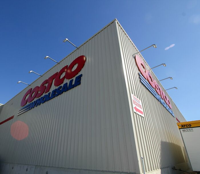 "What Is Wrong With People?": Footage Of Woman's Soda Refill Rampage Sparks All Sorts Of Reactions "What Is Wrong With People?": Footage Of Woman's Soda Refill Rampage Sparks All Sorts Of Reactions